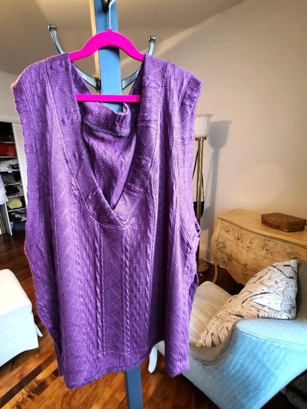 Purple deep v-neck midweight cable-knit vest, long side slits - Picture 2 of 6